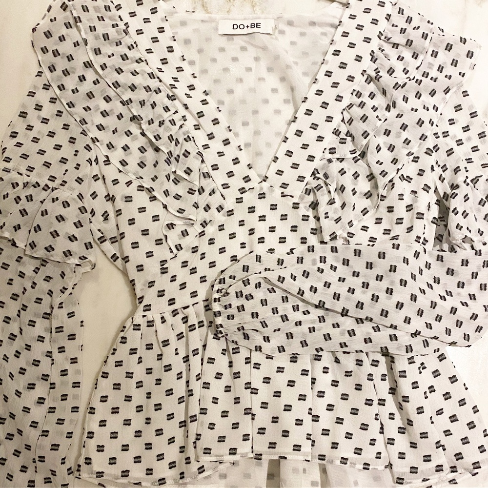 Black and white DO+BE blouse